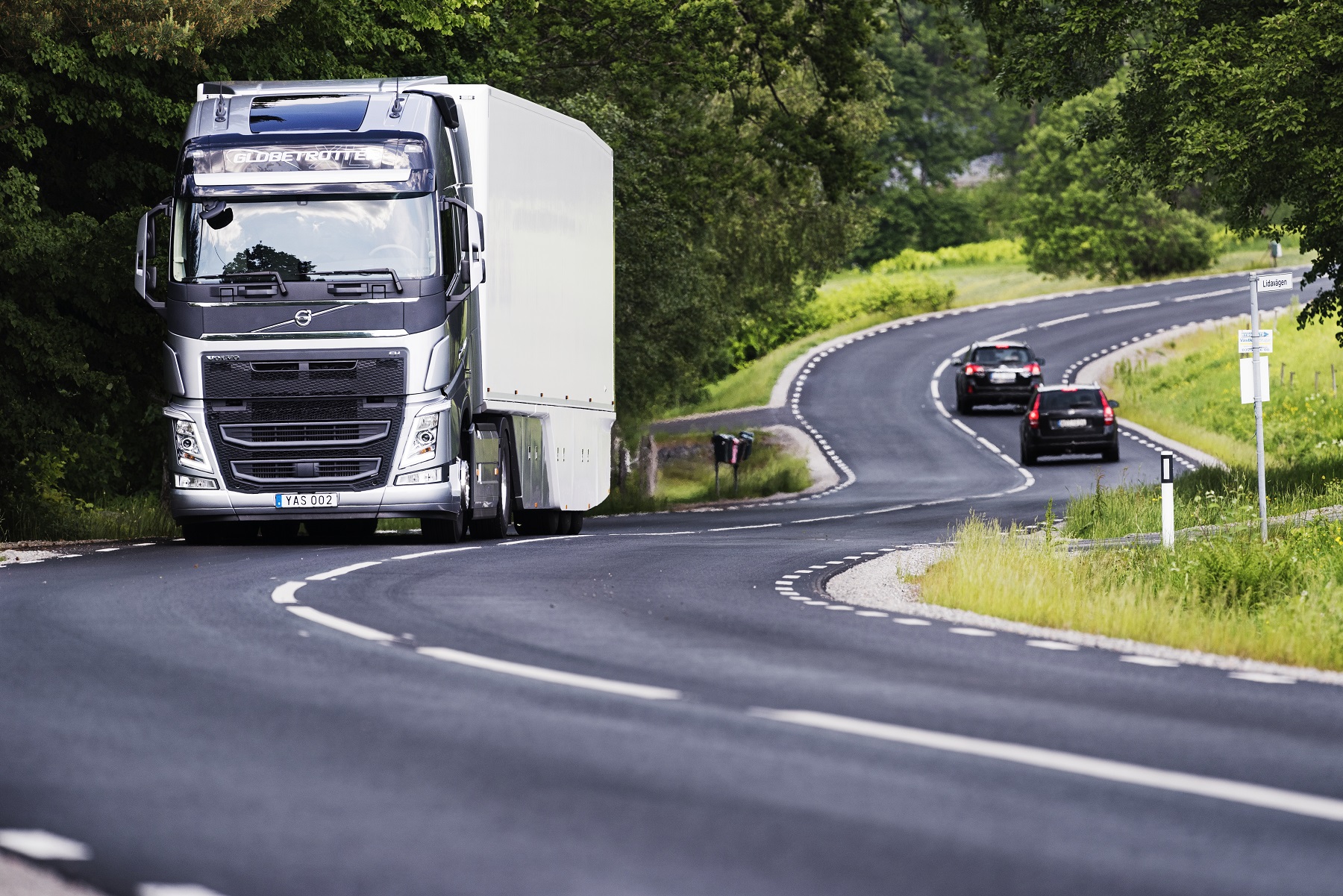 nees-psifiakes-ypiresies-kai-leitourgies-mesa-apo-to-volvo-connect-128841