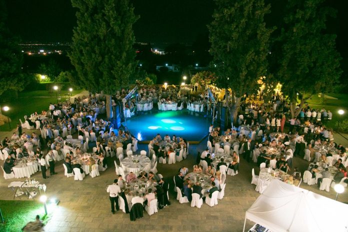 Χορός Κάτω από τ’ Άστρα Χορός Κάτω από τ’ Άστρα