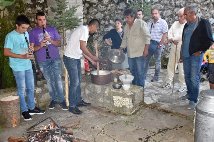 Τη στήριξη της πολιτείας ζήτησαν στο 2ο συνέδριό τους οι μετακινούμενοι κτηνοτρόφοι Τη στήριξη της πολιτείας ζήτησαν στο 2ο συνέδριό τους οι μετακινούμενοι κτηνοτρόφοι