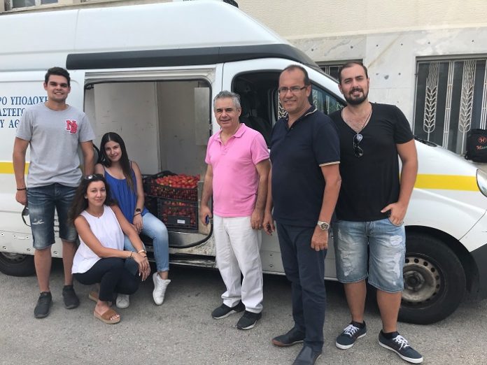 Δωρεά βιολογικής τομάτας του ΓΠΑ στο Κέντρο Αλληλοβοήθειας Πολιτών του Δήμου Αθηναίων Δωρεά βιολογικής τομάτας του ΓΠΑ στο Κέντρο Αλληλοβοήθειας Πολιτών του Δήμου Αθηναίων