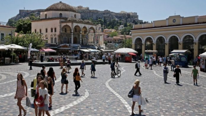 Οι Έλληνες «χρηματοδοτούν» τον εσωτερικό τουρισμό με 2 δισ. ευρώ ετησίως Οι Έλληνες «χρηματοδοτούν» τον εσωτερικό τουρισμό με 2 δισ. ευρώ ετησίως
