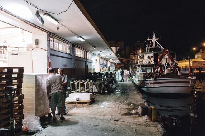 Επίσημη κράτηση φορτίου 225 τόνων ζωοτροφών στο τελωνείο του Πειραιά Επίσημη κράτηση φορτίου 225 τόνων ζωοτροφών στο τελωνείο του Πειραιά