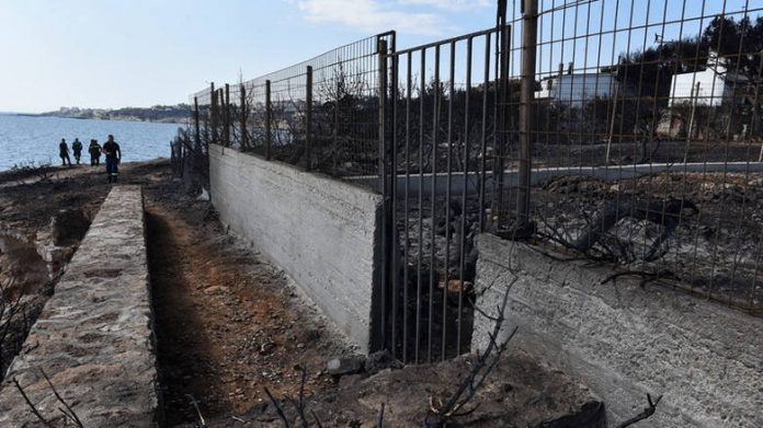 Κατατέθηκε προς ψήφιση τροπολογία για την κατεδάφιση αυθαιρέτων σε αιγιαλό και δάση Κατατέθηκε προς ψήφιση τροπολογία για την κατεδάφιση αυθαιρέτων σε αιγιαλό και δάση