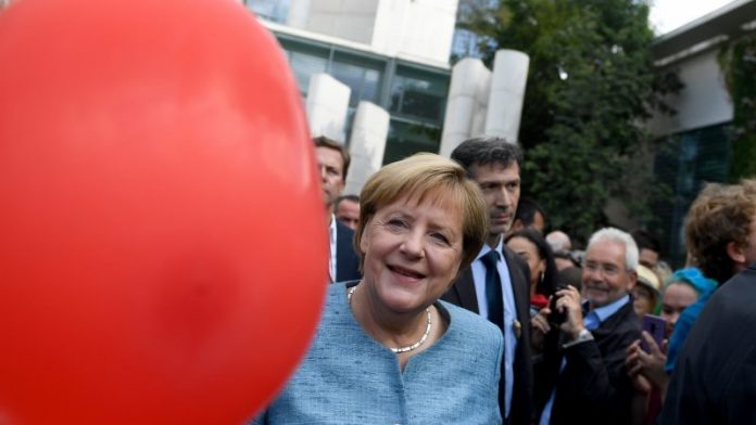 merkel Η καγκελάριος της Γερµανίας, Άνγκελα Μέρκελ, τάσσεται ενάντια στην υιοθέτηση πιο φιλόδοξων στόχων για το κλίµα από την ΕΕ.