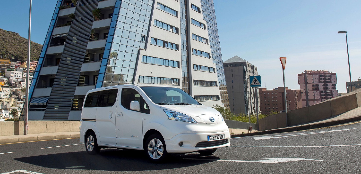 pragmatikotita-oi-epangelmatikes-metakiniseis-me-midenikous-rypous-me-to-neo-nissan-e-nv200-135211