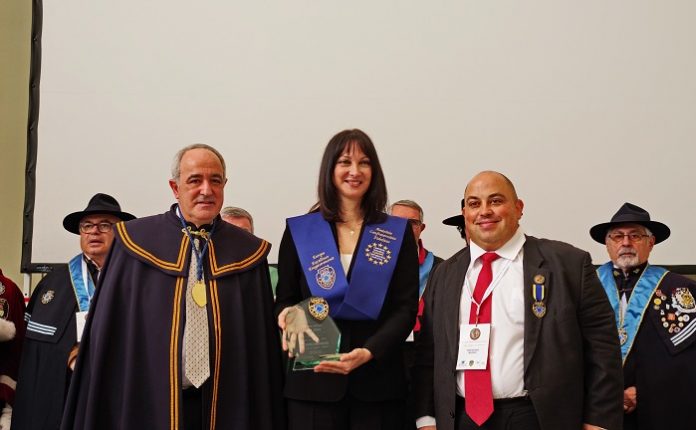 Η CEUCO τιμά την υπουργό τουρισμού με ειδικό βραβείο στο 16ο Ευρωπαϊκό Συνέδριο Γαστρονόμιας και Οίνου