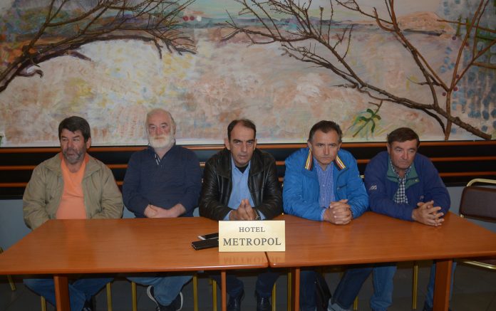 Διαμαρτυρία αγροτών για το ακατάσχετο των ενισχύσεων - Συνάντηση ΕΟΣΝΛ με Β. Κόκκαλη Διαμαρτυρία αγροτών για το ακατάσχετο των ενισχύσεων - Συνάντηση ΕΟΣΝΛ με Β. Κόκκαλη