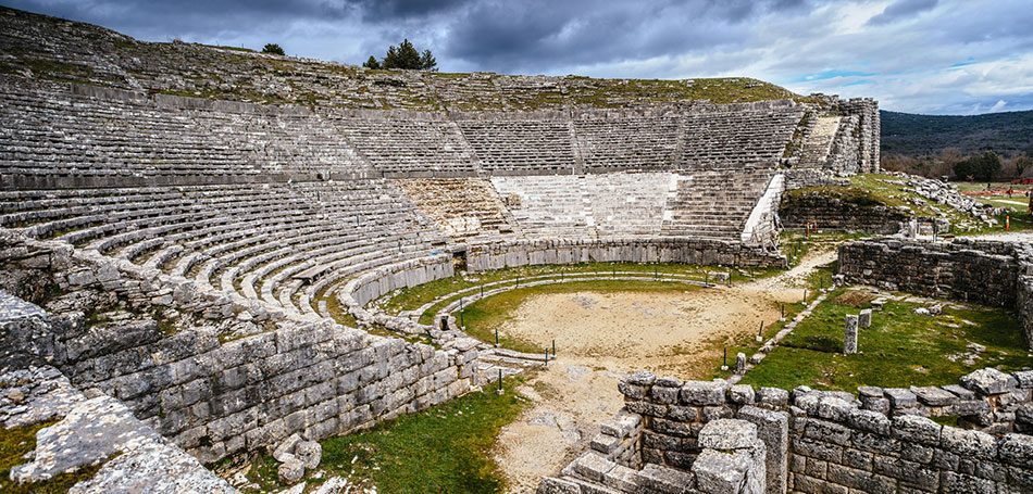 to-savvato-3-noemvriou-i-enarxi-tis-politistikis-diadromis-ton-archaion-theatron-137392