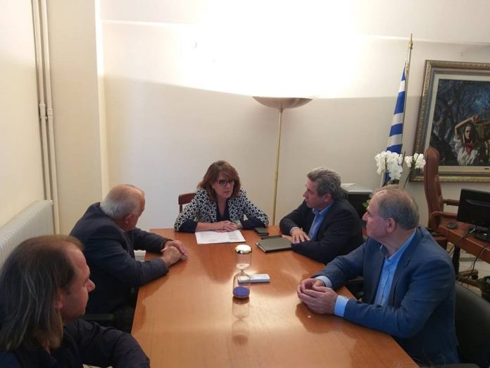 Συνάντηση με την Πανελλήνια Ένωση Πτηνοτρόφων Παραγωγών είχε η Ο. Τελιγιορίδου Συνάντηση με την Πανελλήνια Ένωση Πτηνοτρόφων Παραγωγών είχε η Ο. Τελιγιορίδου