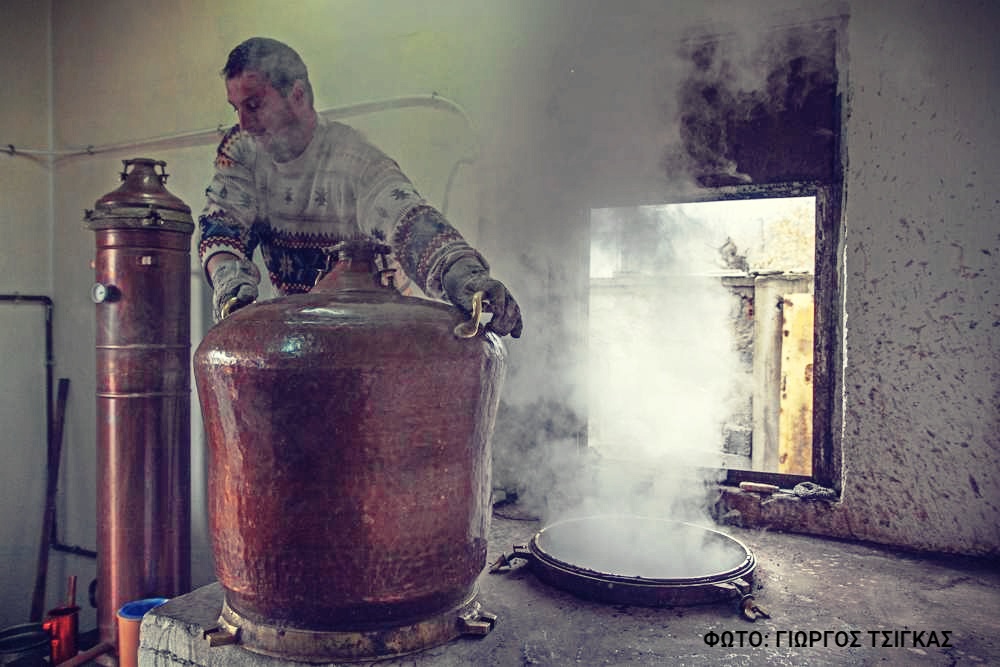 tsipouro-tsikoudia-erchetai-egkyklios-tou-ypoik-gia-ti-fetini-paragogi-137107
