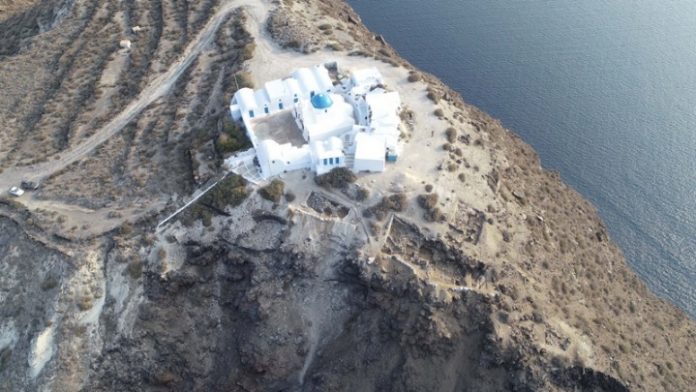 Ξύλο ελιάς που βρέθηκε στη Θηρασιά μεταθέτει τον χρόνο έκρηξης του ηφαιστείου της Σαντορίνης Ξύλο ελιάς που βρέθηκε στη Θηρασιά μεταθέτει τον χρόνο έκρηξης του ηφαιστείου της Σαντορίνης