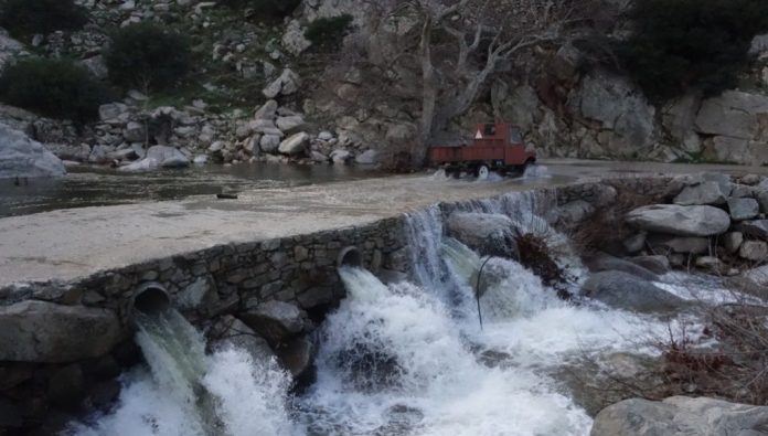 Ικαρία: Άκρως επικίνδυνη η διέλευση από το Γεφύρι του Χάλαρη