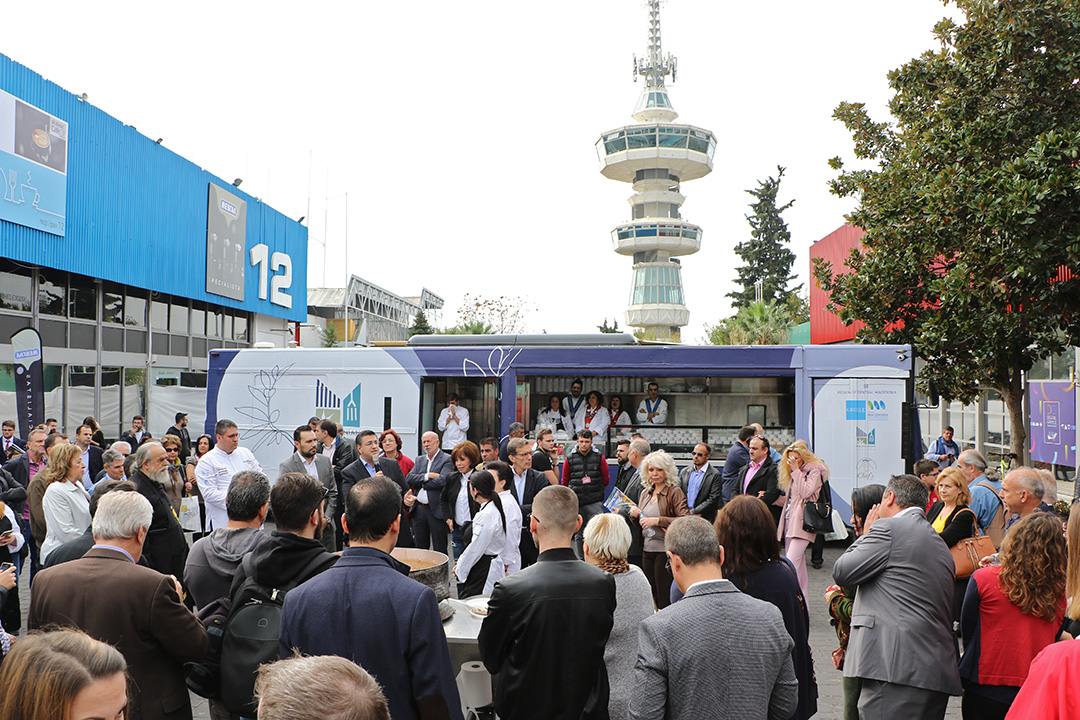 to-leoforeio-tis-makedonikis-kouzinas-tis-pkm-xekinise-to-taxidi-tou-stin-evropi-140299