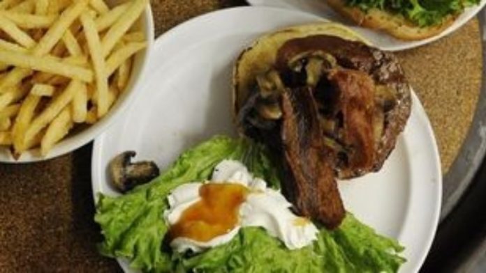 Οι μερίδες των περισσότερων εστιατορίων έχουν πιο πολλές θερμίδες ακόμη και από τα «φαστ φουντ» Οι μερίδες των περισσότερων εστιατορίων έχουν πιο πολλές θερμίδες ακόμη και από τα «φαστ φουντ»