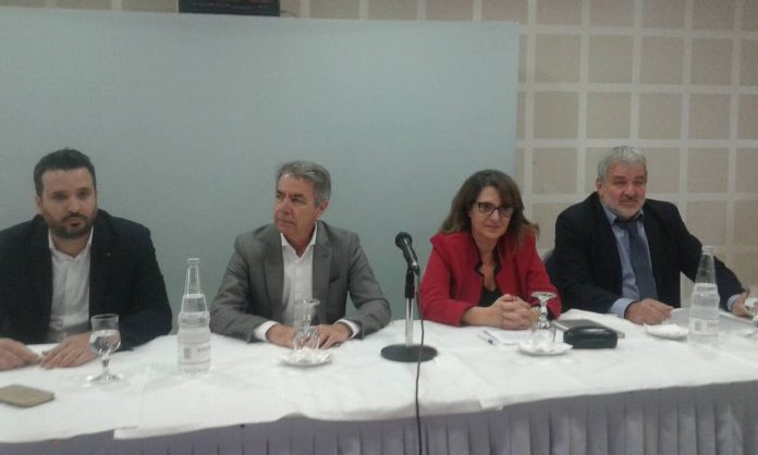 «Αδιαπραγμάτευτη η αξιοπρέπεια των κτηνοτρόφων» διαμηνύει η Τελιγιορίδου στους γαλακτοβιομήχανους «Αδιαπραγμάτευτη η αξιοπρέπεια των κτηνοτρόφων» διαμηνύει η Τελιγιορίδου στους γαλακτοβιομήχανους