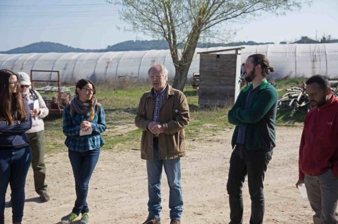 farmers-young-gallia Το μοντέλο των αγροτικών εκκολαπτηρίων στην Ευρώπη εισάγει τους νέους στο αγροτικό επάγγελμα
