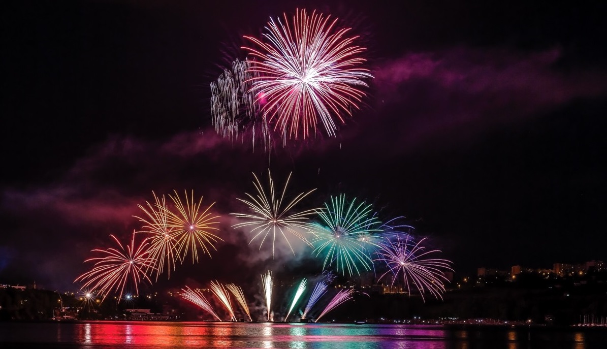 pano-apo-4-000-pyrotechnimata-tha-fotisoun-ton-ourano-tis-thessalonikis-tin-protochronia-144538