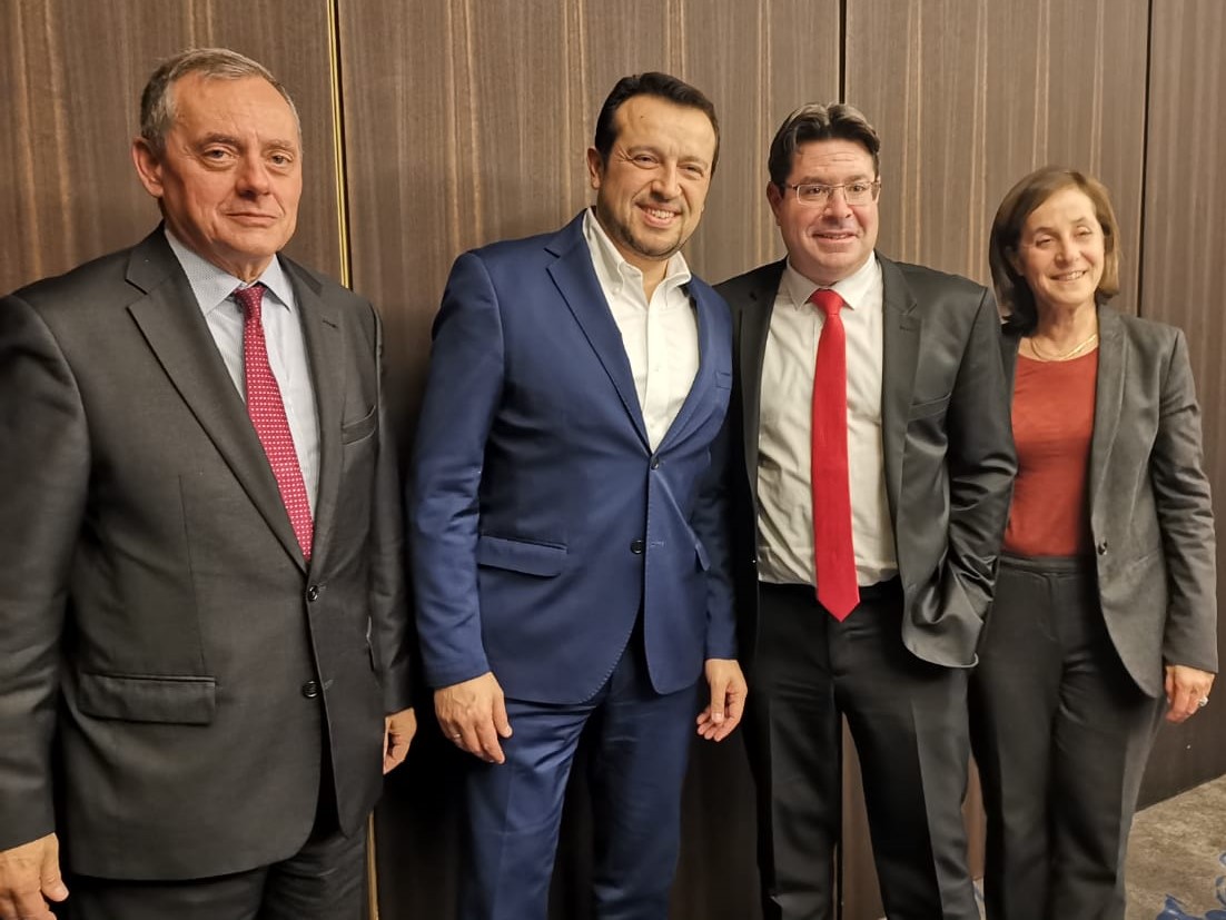 n-pappas-i-ellada-borei-na-paixei-simantiko-rolo-ston-tomea-tou-diastimatos-144026