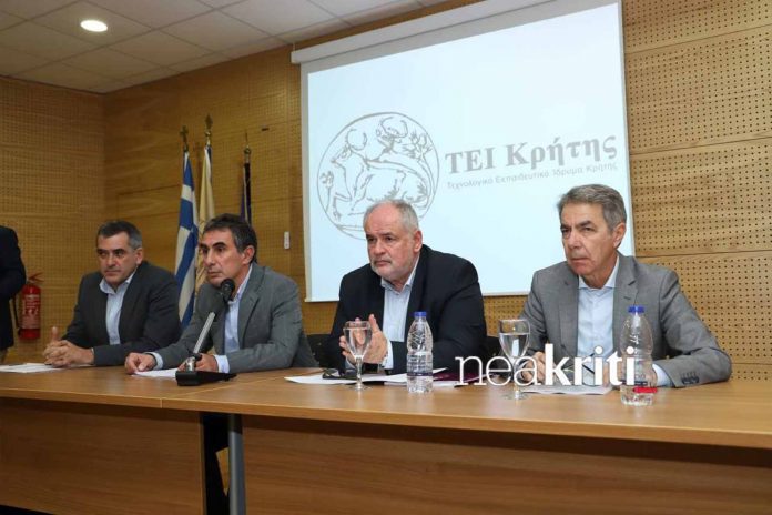 Παρουσίαση δράσης από τον Κώστα Φωτάκη για την Έρευνα στον Αγροδιατροφικό Τομέα της Κρήτης Παρουσίαση δράσης από τον Κώστα Φωτάκη για την Έρευνα στον Αγροδιατροφικό Τομέα της Κρήτης