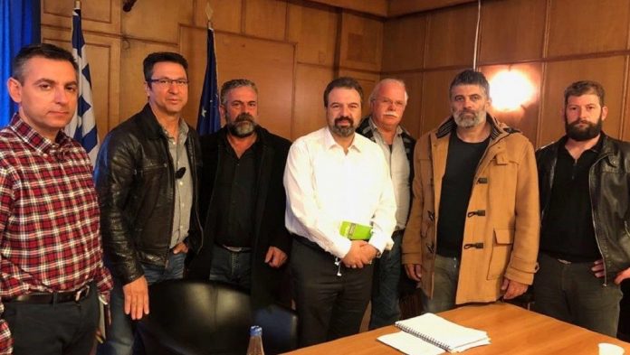 Συνάντηση Αραχωβίτη με αμπελουργούς και ελαιοπαραγωγούς της Κρήτης Συνάντηση Αραχωβίτη με αμπελουργούς και ελαιοπαραγωγούς της Κρήτης
