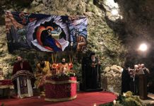 Χριστουγεννιάτικη Θεία Λειτουργία σε σπήλαιο στα Χανιά