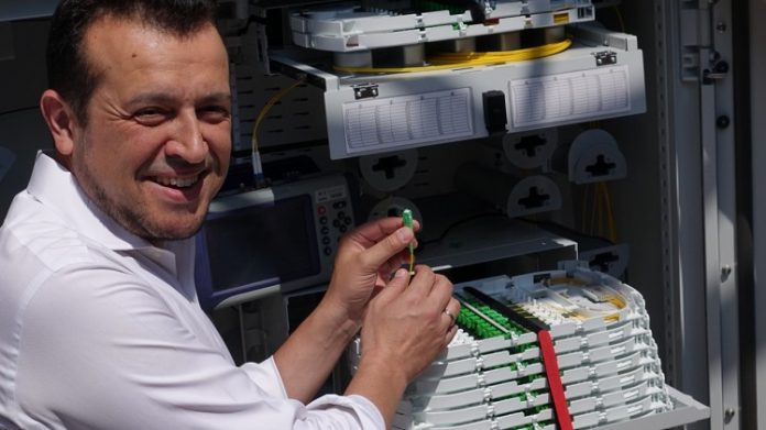 Η ΕΕ ενέκρινε τη δράση Super Fast Broadband που υλοποιεί το ΨΗΠΤΕ για ίντερνετ υπέρ-υψηλών ταχυτήτων Η ΕΕ ενέκρινε τη δράση Super Fast Broadband που υλοποιεί το ΨΗΠΤΕ για ίντερνετ υπέρ-υψηλών ταχυτήτων