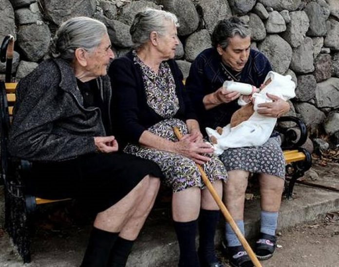 Λέσβος: Πέθανε η γιαγιά Μαρίτσα, σύμβολο αλληλεγγύης στους πρόσφυγες