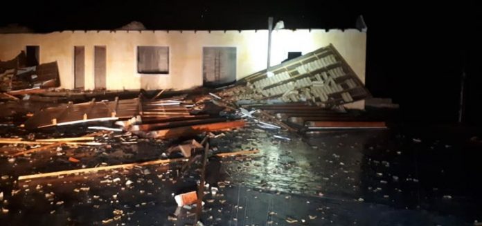 Ανεμοστρόβιλος στη νότια Κέρκυρα προκάλεσε υλικές ζημιές Ανεμοστρόβιλος στη νότια Κέρκυρα προκάλεσε υλικές ζημιές