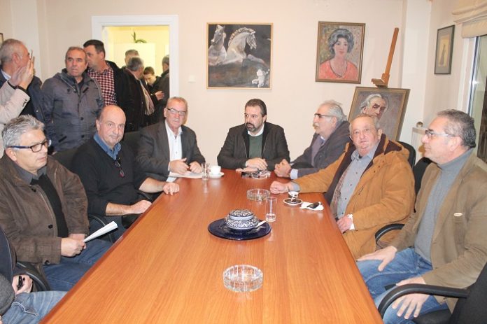 Λύση για διήμερους αμβυκούχους, de minimis σε ροδακινοαχλαδοπαραγωγούς υποσχέθηκε ο Αραχωβίτης από τον Τύρναβο Λύση για διήμερους αμβυκούχους, de minimis σε ροδακινοαχλαδοπαραγωγούς υποσχέθηκε ο Αραχωβίτης από τον Τύρναβο