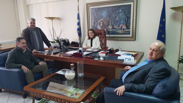 Συνάντηση Τελιγιορίδου με το Δήμαρχο Πρεσπών για Σχέδια Βόσκησης του Δήμου Πρεσπών Συνάντηση Τελιγιορίδου με το Δήμαρχο Πρεσπών για Σχέδια Βόσκησης του Δήμου Πρεσπών