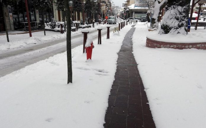Με τη βοήθεια της γεωθερμίας καθαρά από τον πάγο πεζοδρόμια στο Καρπενήσι Με τη βοήθεια της γεωθερμίας καθαρά από τον πάγο πεζοδρόμια στο Καρπενήσι