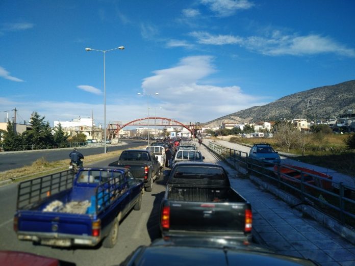 Δυναμικό αγροτικό συλλαλητήριο στο Βόλο (φωτο + βίντεο) Δυναμικό αγροτικό συλλαλητήριο στο Βόλο (φωτο + βίντεο)