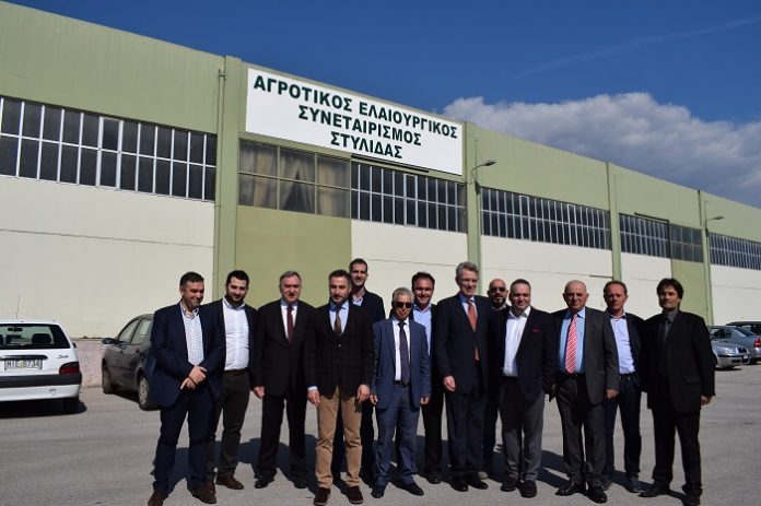 Επίσκεψη του πρέσβη των Η.Π.Α στον Αγροτικό Ελαιουργικό Συνεταιρισμό Στυλίδας Επίσκεψη του πρέσβη των Η.Π.Α στον Αγροτικό Ελαιουργικό Συνεταιρισμό Στυλίδας