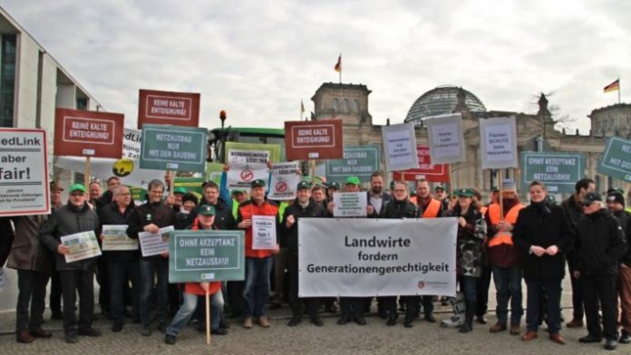 Την Τετάρτη 20 Φεβρουαρίου, αντιπροσωπεία αγροτών διαμαρτυρήθηκε έξω από την Bundestag