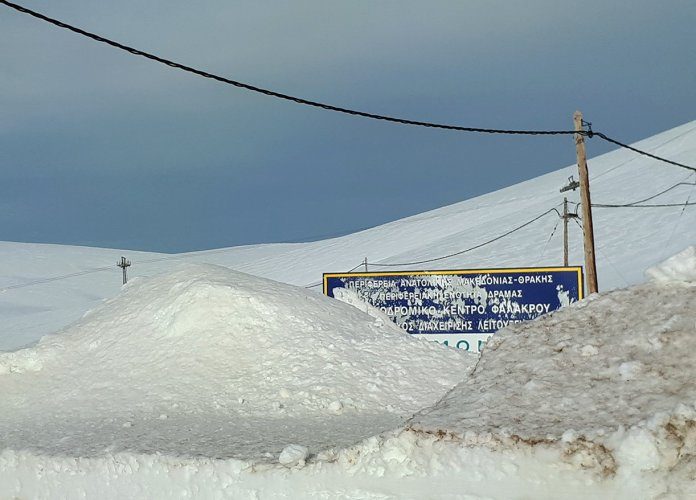 Συναγερμός για πιθανή χιονοστιβάδα στο Φαλακρό - Κλειστός ο δρόμος