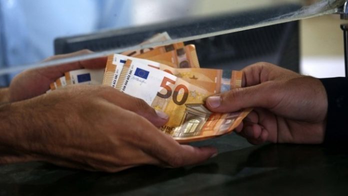 Εισόδημα 73,6 δισ. ευρώ δηλώθηκε στην εφορία το 2018 από 8.9 εκατ. φορολογούμενους Εισόδημα 73,6 δισ. ευρώ δηλώθηκε στην εφορία το 2018 από 8.9 εκατ. φορολογούμενους