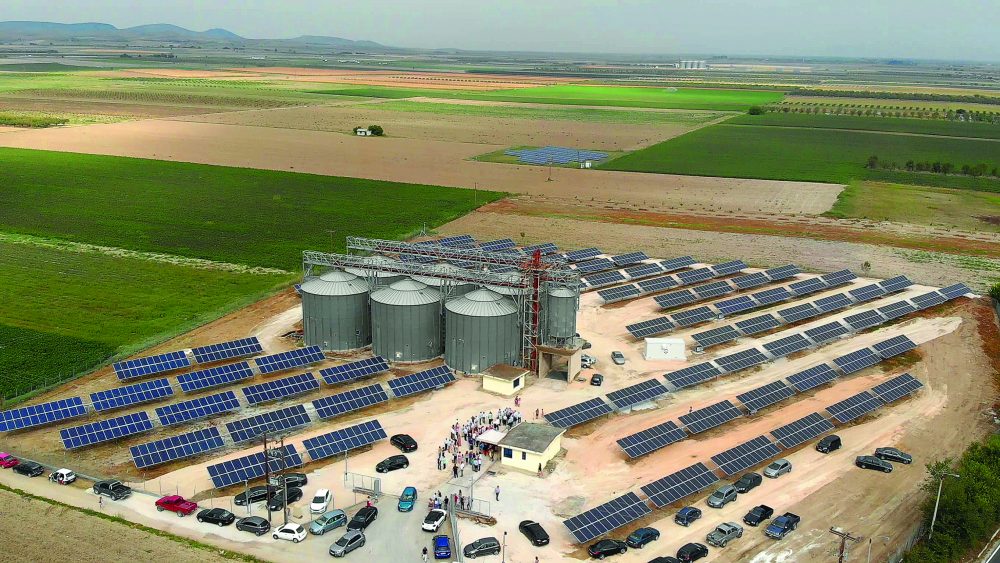 fotovoltaika-paramenoun-ta-ebodia-gia-ti-meiosi-tou-energeiakou-kostous-152267