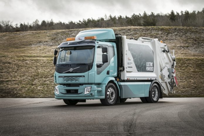 Τα πρώτα ηλεκτρικά φορτηγά της Volvo παραδόθηκαν σε πελάτες