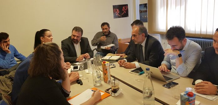 Σύσκεψη στο ΥπΑΑΤ για το καθεστώς εργασιακής σχέσης των αλλοδαπών αγρεργατών στη φράουλας Σύσκεψη στο ΥπΑΑΤ για το καθεστώς εργασιακής σχέσης των αλλοδαπών αγρεργατών στη φράουλας