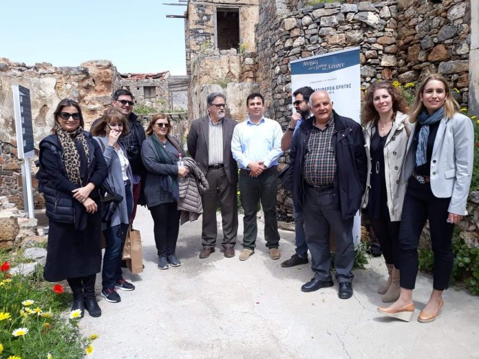 Έκθεση φωτογραφίας «Μνήμες από τα χρόνια του Χάνσεν» στη Σπιναλόγκα Έκθεση φωτογραφίας «Μνήμες από τα χρόνια του Χάνσεν» στη Σπιναλόγκα