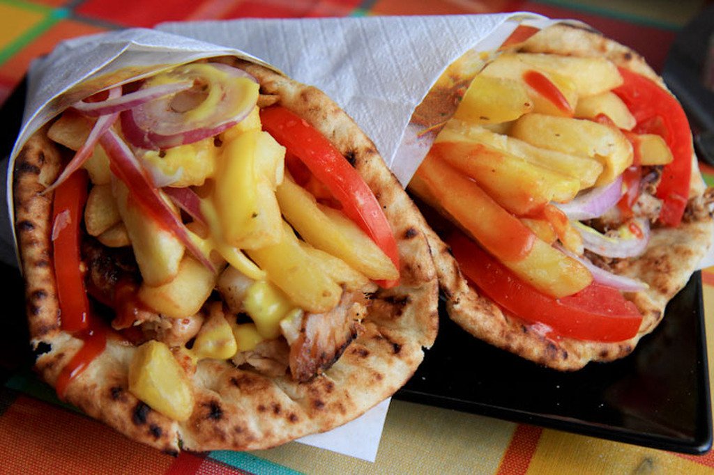 paremvasi-tis-epitropis-antagonismou-gia-endechomeni-enarmonismeni-praktiki-stis-anatimiseis-sto-souvlaki-155089