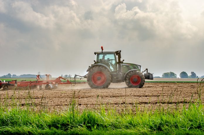 tractor-4210623_1920