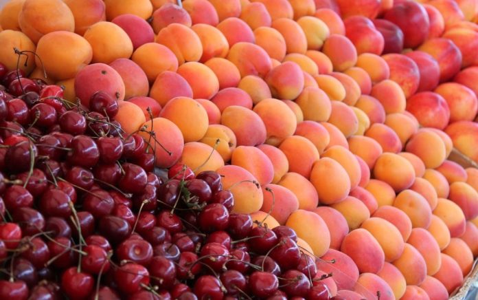 Δέσμευση 2,6 τόνων φρούτων σε επιχείρηση του Ρέντη