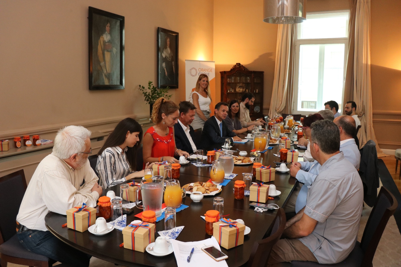 metakomizei-kai-se-alles-poleis-tis-elladas-to-orange-grove-gia-tin-ypostirixi-ton-start-up-160103