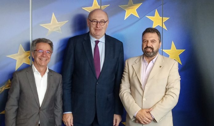 Συνάντηση Αραχωβίτη με Hogan για τη στήριξη της ελληνικής ελαιοπαραγωγής Συνάντηση Αραχωβίτη με Hogan για τη στήριξη της ελληνικής ελαιοπαραγωγής