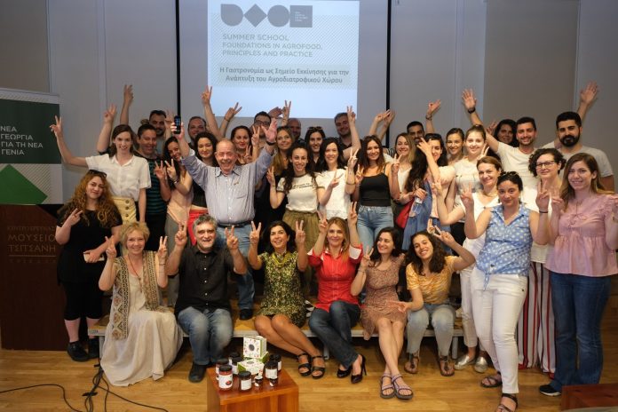 Tο «Θερινό Σχολείο» στα Τρίκαλα βραβεύει επιχειρηματικές ιδέες Tο «Θερινό Σχολείο» στα Τρίκαλα βραβεύει επιχειρηματικές ιδέες