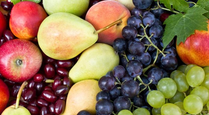 Fruit_Grapes_Apples_Pears_521100_1280x853