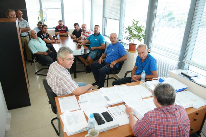 Αγροτική διαμαρτυρία σε ΕΛΓΑ-ΟΓΑ από τις Ομοσπονδίες Αγροτικών Συλλόγων Καρδίτσας και Λάρισας Αγροτική διαμαρτυρία σε ΕΛΓΑ-ΟΓΑ από τις Ομοσπονδίες Αγροτικών Συλλόγων Καρδίτσας και Λάρισας