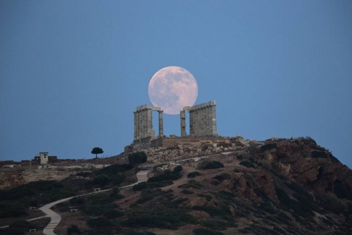 Διπλό φαινόμενο που θα μας καθηλώσει: Έρχεται πανσέληνος και έκλειψη Διπλό φαινόμενο που θα μας καθηλώσει: Έρχεται πανσέληνος και έκλειψη