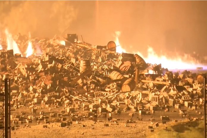 ΗΠΑ: 45.000 τόνοι μπέρμπον καταστράφηκαν σε πυρκαγιά